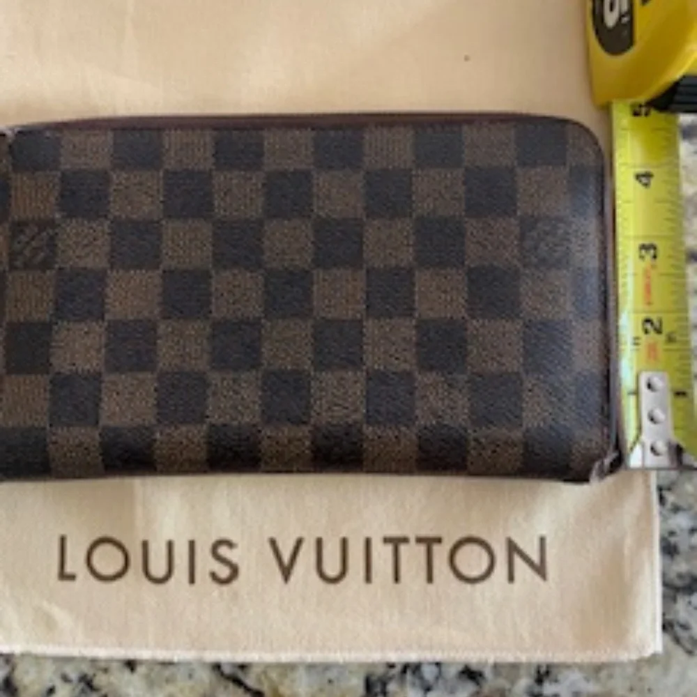 AUTHENTIC Louis Vuitton Zippy Organizer Damier Wallet with dust bag and box - Picture 13 of 13